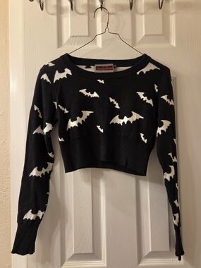 Black Bat-Print Cropped Sweater Top - Women